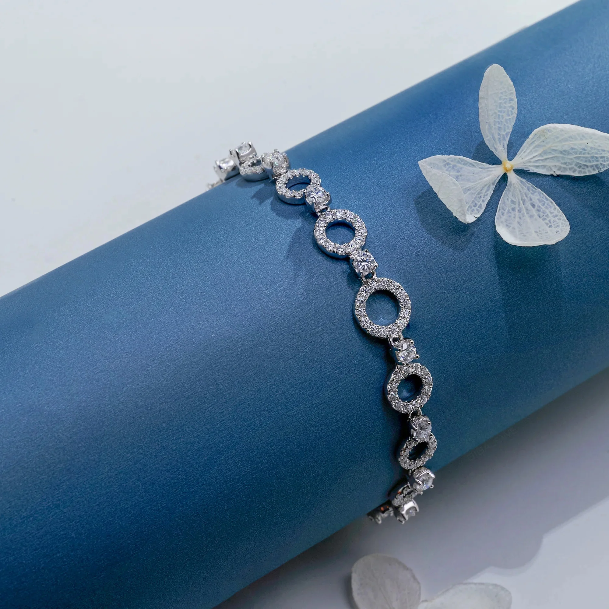 ETERNAL HALO MOISSANITE BRACELET IN STERLING SILVER