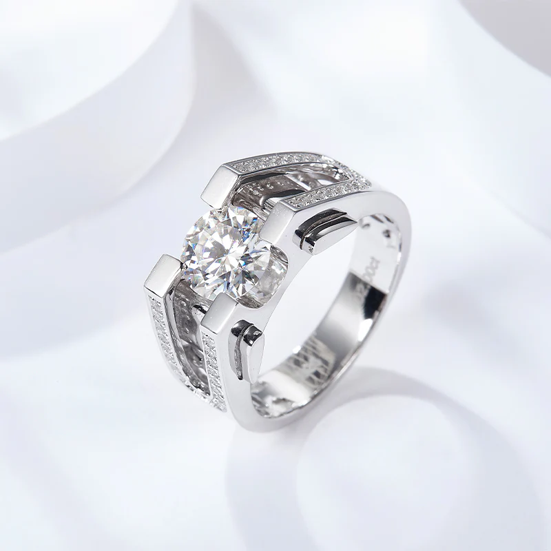 IE00232 6.5MM ROUND CUT MOISSANITE DIAMOND SIGNET RING IN STERLING SILVER - Image 2