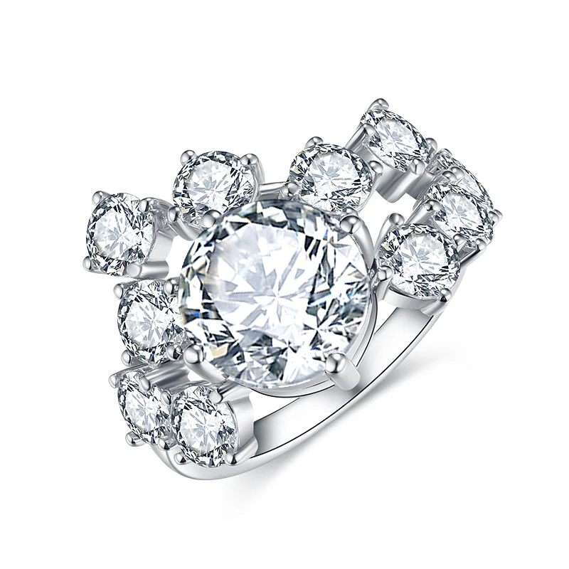 IE0297 ROUND CUT MOISSANITE LUXE ENGAGEMENT RING IN STERLING SILVER